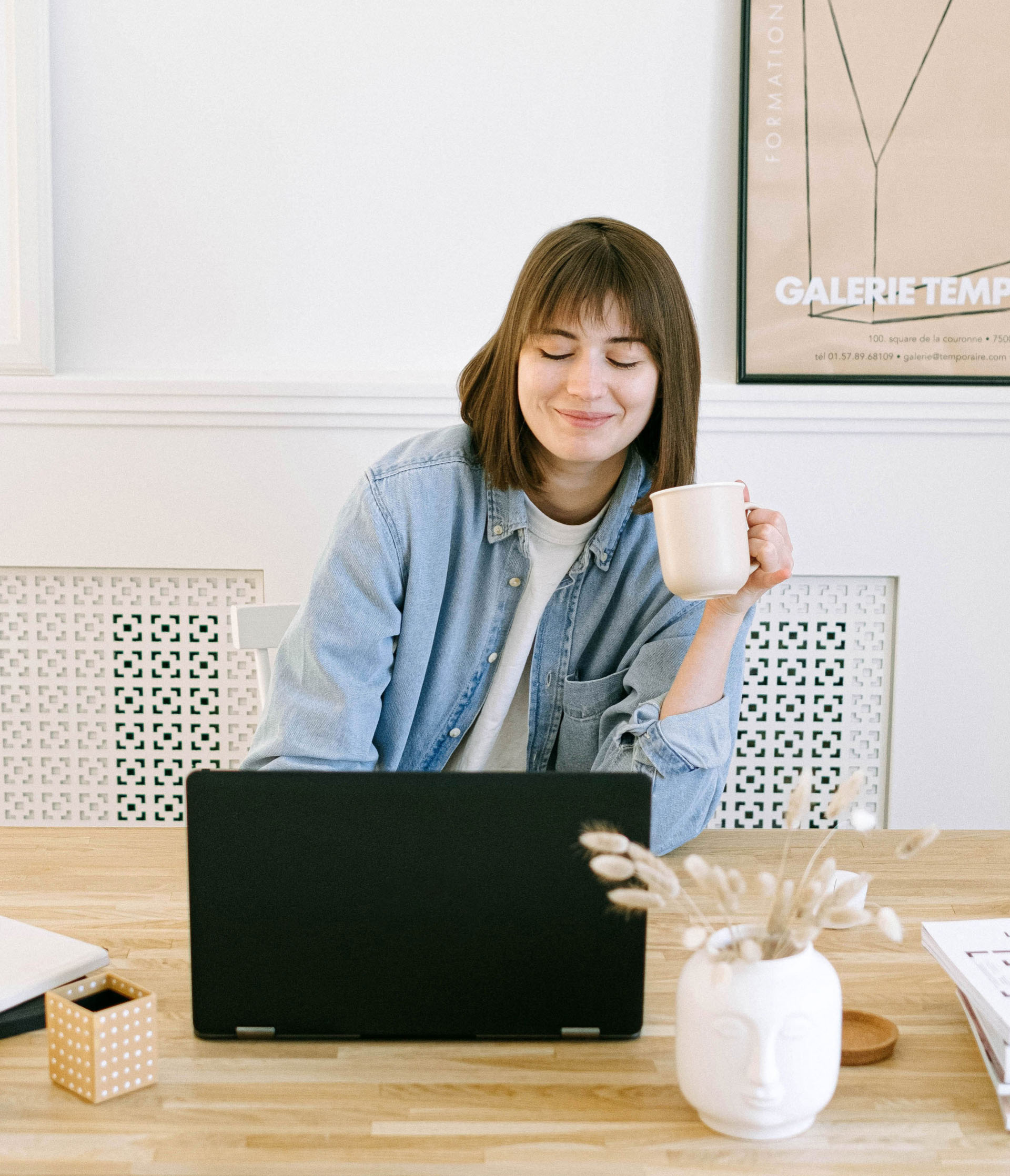 Girl with laptop, get started image